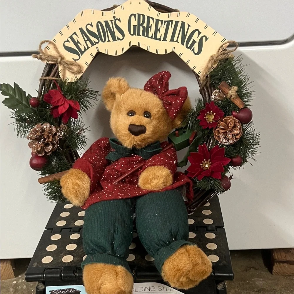 Festive Bear Holiday Wreath with Red and Green Accents